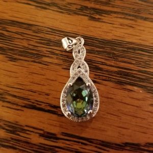 Multi colored pendant (no chain)